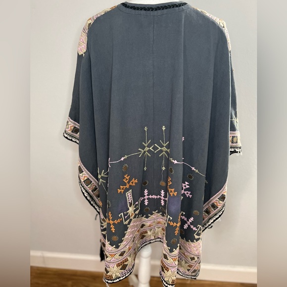 Free People Gray embroidered boho floral tribal poncho top women’s one size RARE - Picture 11 of 12